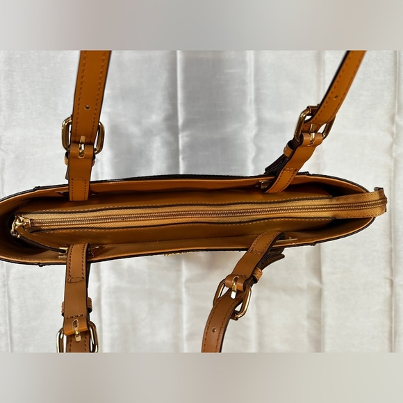 Calvin Klein Tote Handbag RN 54163 MANUFACTURER'S SUGGESTED RETAIL PRICE $396 - Picture 8 of 16